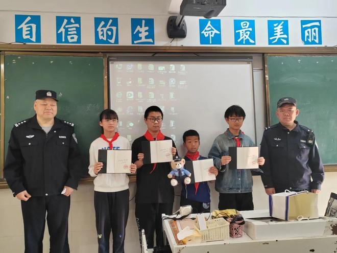 14℃8级大风预警2人超市盗窃200包口香糖逃窜被抓【铜陵头条0326】铜陵启动四级应急响应！气温下降(图4)